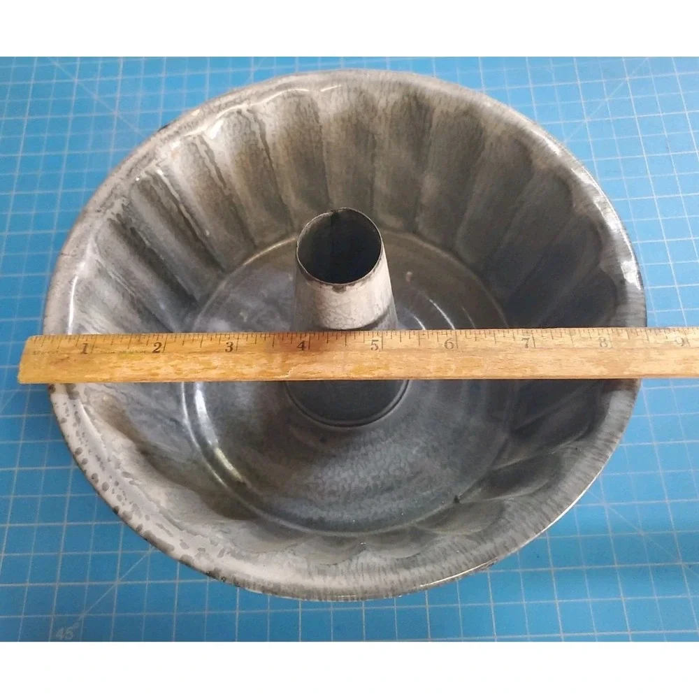 Antique Gray Speckled Steel¹ Bundt Cake Pan Fluted Tube Baking 9